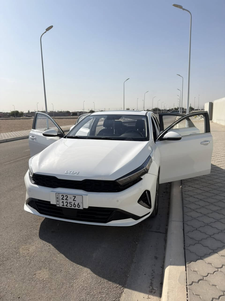 كيا k3  للبيع موديل 24  السارة ماشيه ٢٣ الف
السيارة كلين ماعدا الطخه البسيطه بلبنيد بس هاي  فول مواصفات فتحة سقف  محركها 1.5 
للتواصل ***********
