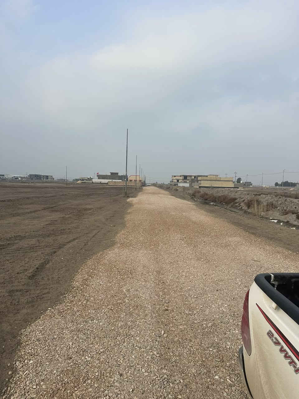 السلام عليكم…..للبيع 4 دونم  زراعي سند 25 مع قطع مثبته على الخريطه نفس المكان كافة الخدمات تبعد عن شارع المحاويل- مسيب
50متر……مع قطع سكنيه العدد 16 تنباع القطع حسب الطلب او جمله واحده 
المساحه👈200م 
الوجه👈10م
النزال👈20م
السعر👈15 مليون مفرد او جمله ع 13 مليون
الاستفسار حي17 قرب جامع الرسول او اتصال (***********)
