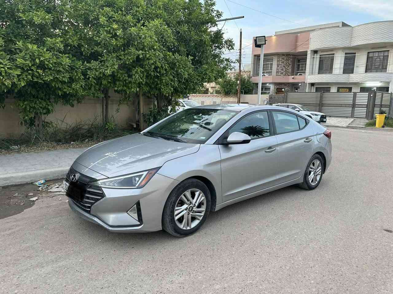 النترا موديل 2020 للبيع وارد امريكي 

بيها بابين صبغ حادث امريكا وجاملغ هنا صبغته 

سعر 120 وبيها مجال رقم اربيل باسمي 
محرك 2000 دوش 

***********
بغداد 
مواصفاتها المعروفه كامره شاشه 
نقاط عمياء
