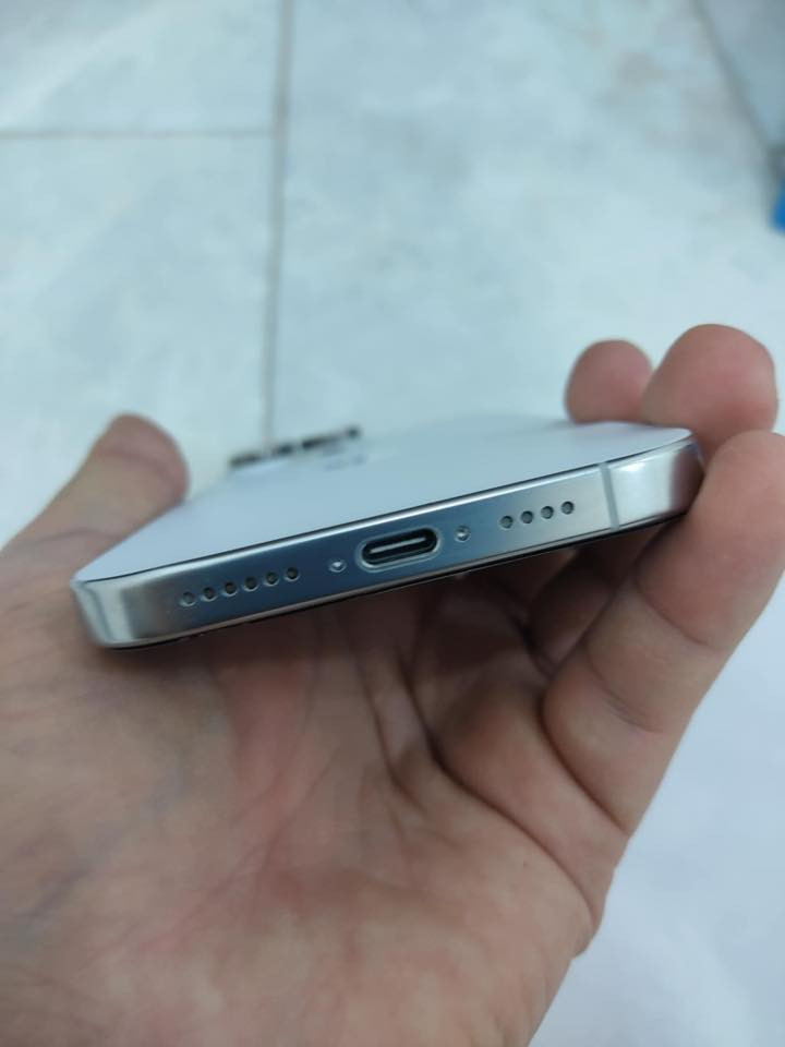 ايفون 16 pro max
اللون ابيض 
الذاكره 512GB
البطاريه 95%
ضمان ماستر شرق اوسط شريحه واحد 
نظافه 100/100
السعر مليون و 500 وبي مجال للشراي 
عنواني بابل لايوجد توصيل


**إذا كنت صاحب هذا الإعلان وتريد حذفه لأي سبب، رجاءا أرسل رسالة إلى الدعم الفني**