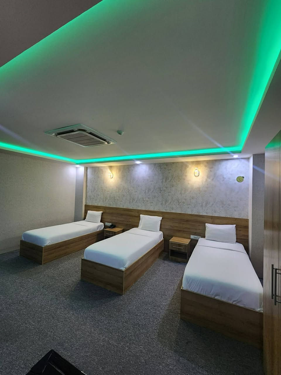 🏨✨ احجز أفضل فنادق السليمانية الآن! ✨🏨
تدور على راحة وفخامة داخل السليمانية؟
نوفر لك أفضل الفنادق بأرخص الأسعار وأسرع حجز 🔥
📍 مواقع مميزة داخل السليمانية
🛏️ غرف فخمة ومريحة شقق مفروشه سياحيه عائليه 
سويتات سياحيه عائليه 
كراج مجاني 24 ساعه 
تدفئة  داخل الغرف 
أو تبريد سبالت 
يوجد شقق مفروشة الإيجار 
الشهري
💰 أسعار تنافسية تناسب الجميع
⏱️ حجز سريع خلال دقائق

سواء رحلة عمل أو استجمام…
إحنا نوفرلك المكان المثالي 👌

📲 احجز الآن وخلي رحلتك بدون تعب

للحجز والاستفسار:
📞*********** 
📞 ***********
