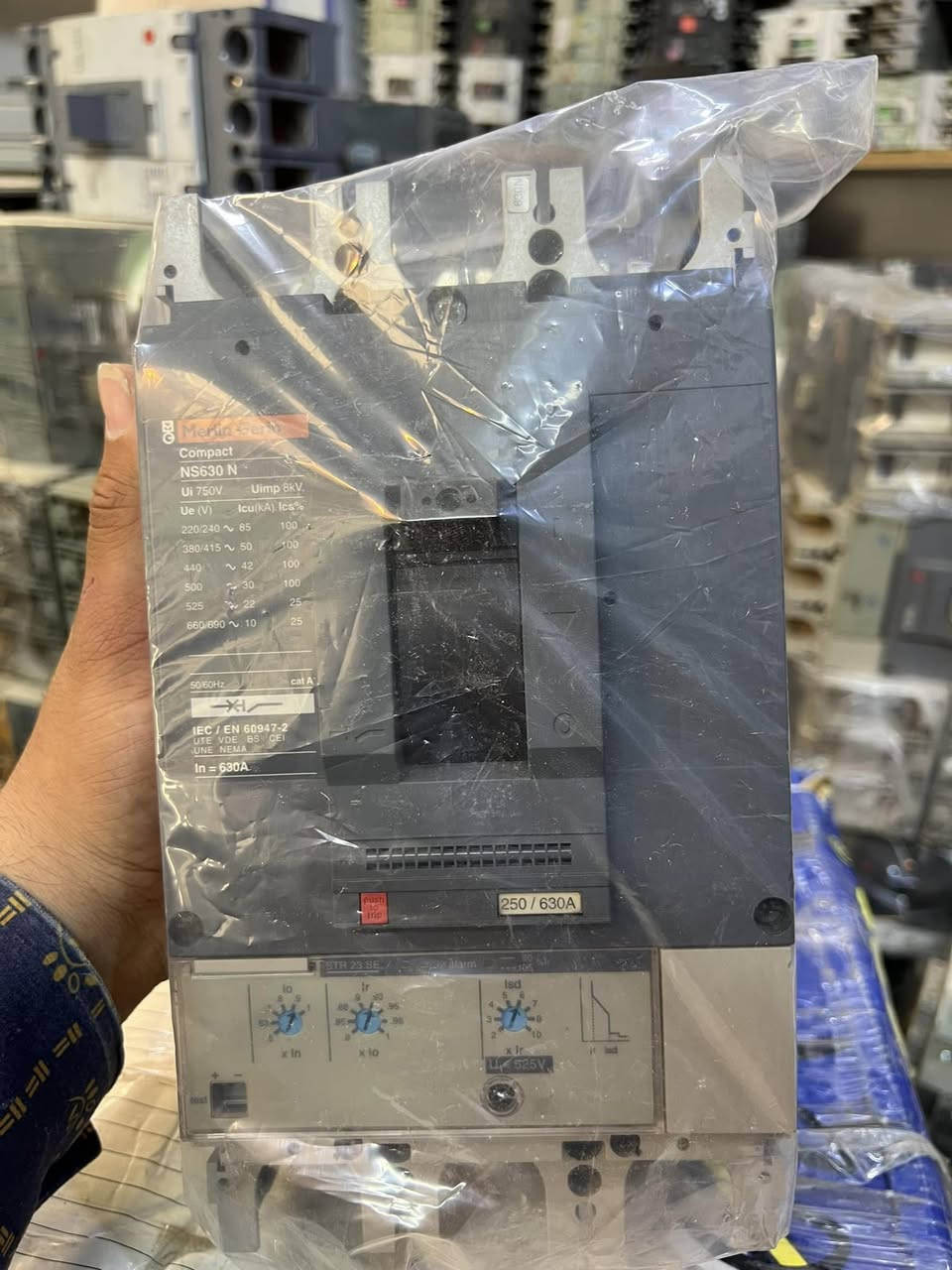 👈السلام عليكم يتوفر 👉
قاطع شنايدر MG بالة فرنسي أصلي 400 امبير 👈 ١٢٥ الاف
قاطع شنايدر MG بالة فرنسي أصلي 630 امبير 👈 ١٥٠  الاف
توجد لدينا خدمه توصيل الجميع المحافظات 0771309728


**إذا كنت صاحب هذا الإعلان وتريد حذفه لأي سبب، رجاءا أرسل رسالة إلى الدعم الفني**