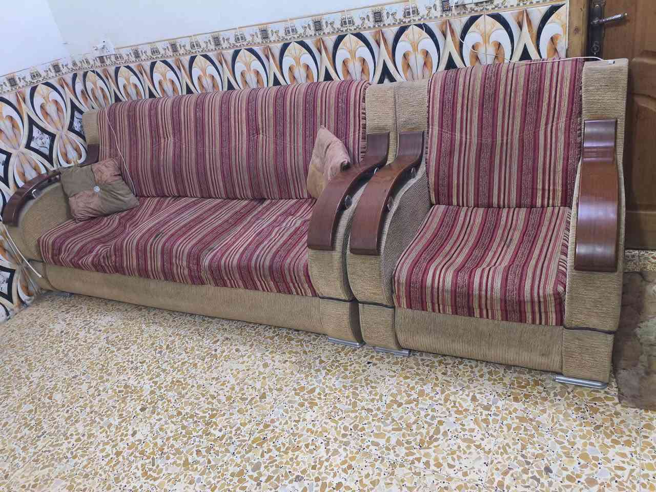 تخم البيع خمس قطع
المكان بابل السياحي 
السعر 160 
الرقم ***********
