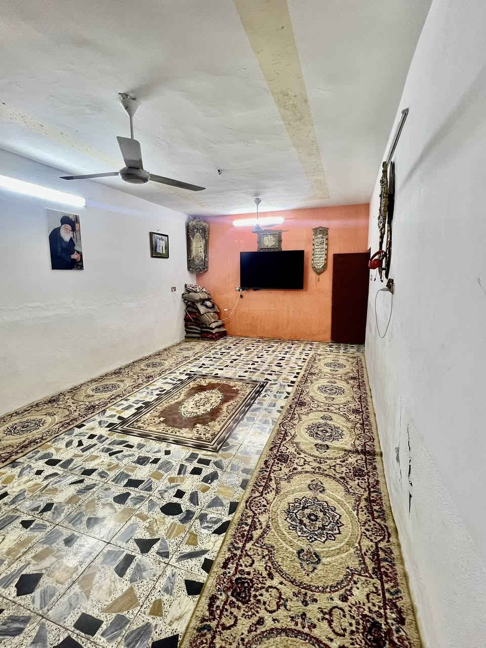 دار للبيع :مساحة 200 
تفصيل خريطه البيت 
1الاستقبال 7+4
2-المطبخ 3+4
3-غرفه عدد 2واحده 5+4 والثانيه 4/4
الاصاله 5+3 دور
العنوان /قرب الصقاطه
الاستفسار ع الرقم ***********
