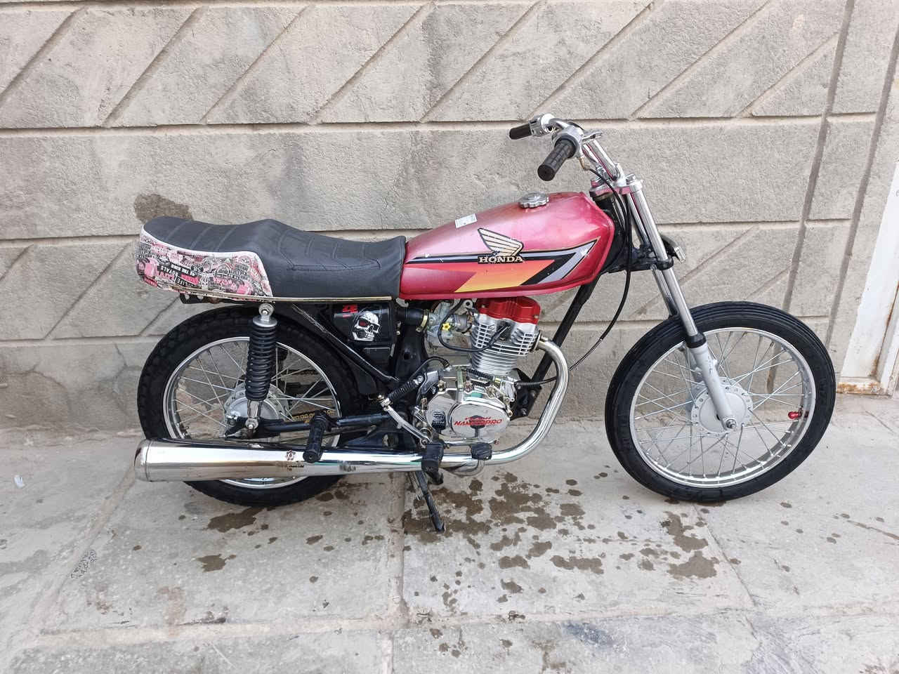 السلام عليكم دراجه للبيع تعمير 25 ما مفتوحه بيها برغي  مكينه تيربو كلك كلك  لدراجه سعرها 575مكاني ناصريه مركز ***********
