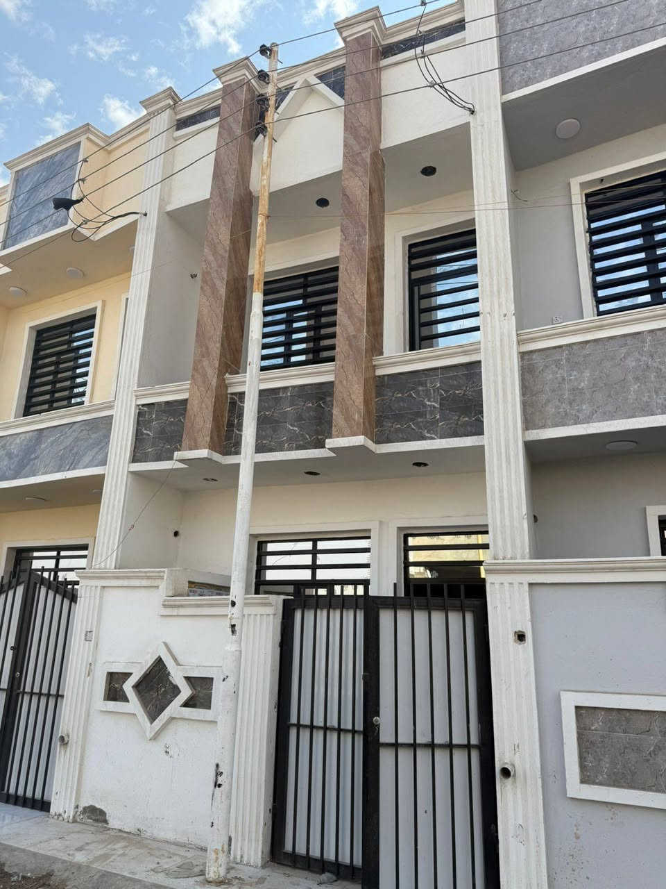 جديد جديد جديد💖👋
يوفر لكم ابو خليل واولاده انسب العقارات تلكوها فد
ي داخل المركز المدينة 
العنوان  الدوره ابو دشير خط النفط
 بيت🏡 60 متر بناء جديد طابقين مع سطح 2026 
يتكون من 3 غرف نوم وصاله ومطبخ وملحقاته
طابو زراعي سند 25 شرط تتكاتب ويه ابو كاع اصلي 
السعر ب 70 وبي مجال 
للتواصل ***********
