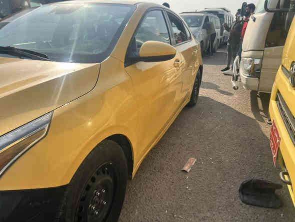 للبيع حادث جاملغ خلفي بدون دواخل وطخه واضحه بالجاملغ الامامي باقي كفالة سيارة باسمي ***********2019
