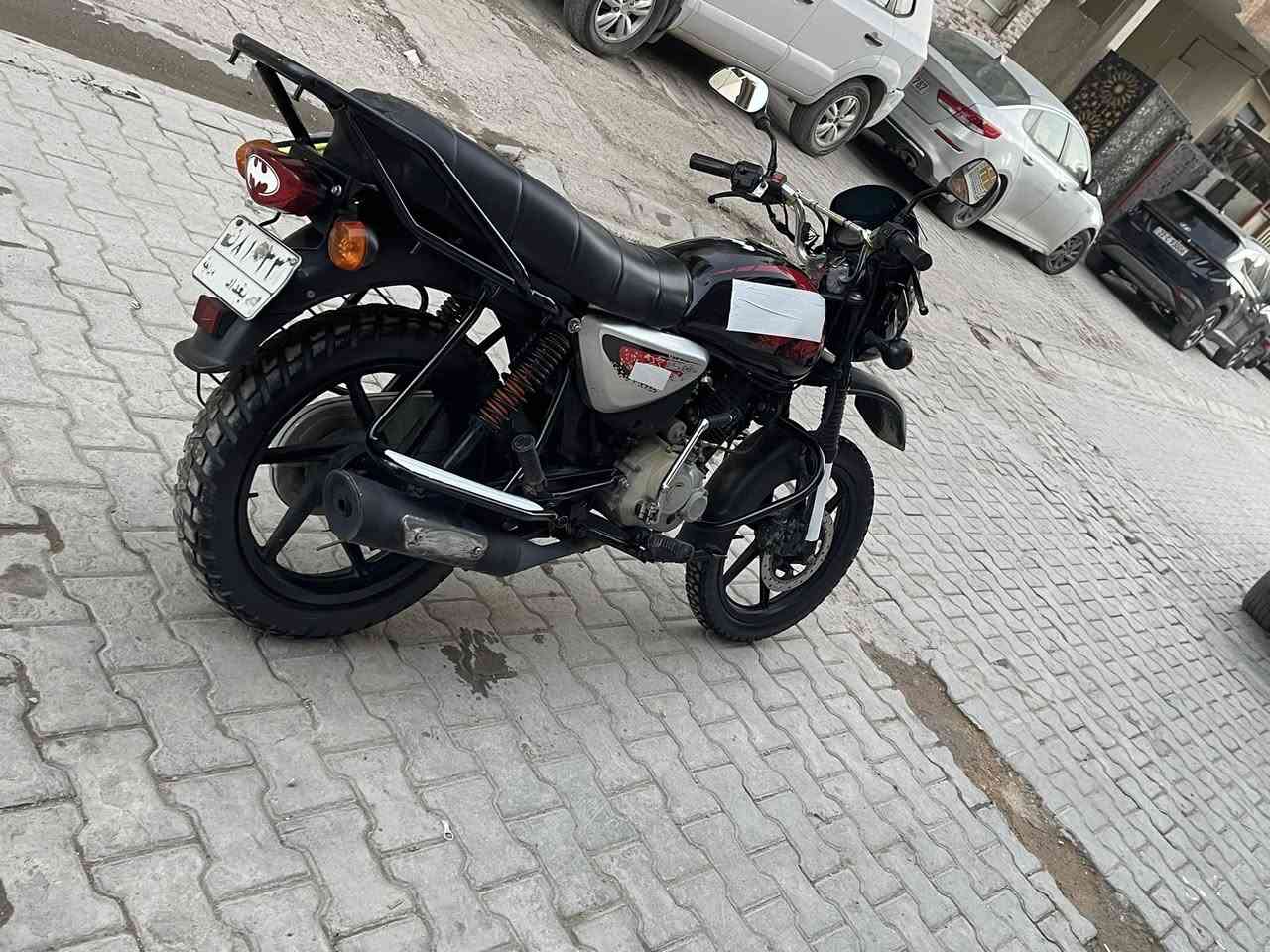 يالله🤲🏻
✨🧿اللهم صل ع محمد وال محمد 🧿✨
بوكسر موديل ٢٣ نزول٢٤ مرقم سنويه ولوحه كامله مكفوله كفاله عامه تحويل ثاني يوم بيها 
1-هورن سيدان أصلي 
2-لايت زنون
3-جي بي أس تحديد موقع وتحكم بتشغيل الدراجه بتلفون 
مكاني بغداد
*********** متواجد واتساب
