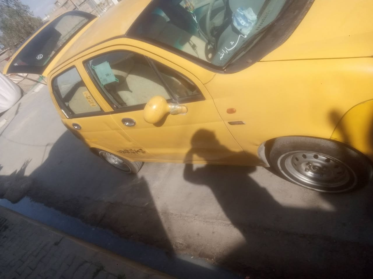 السلام عليكم للبيع موديل 2012 دفتر بانزين بي شرط الوكاله وتحويل محرك قبل يومين شاده 4 تايرات جديد صدرجديد بدون نقص السهر 23 رقم الموبايل ***********
