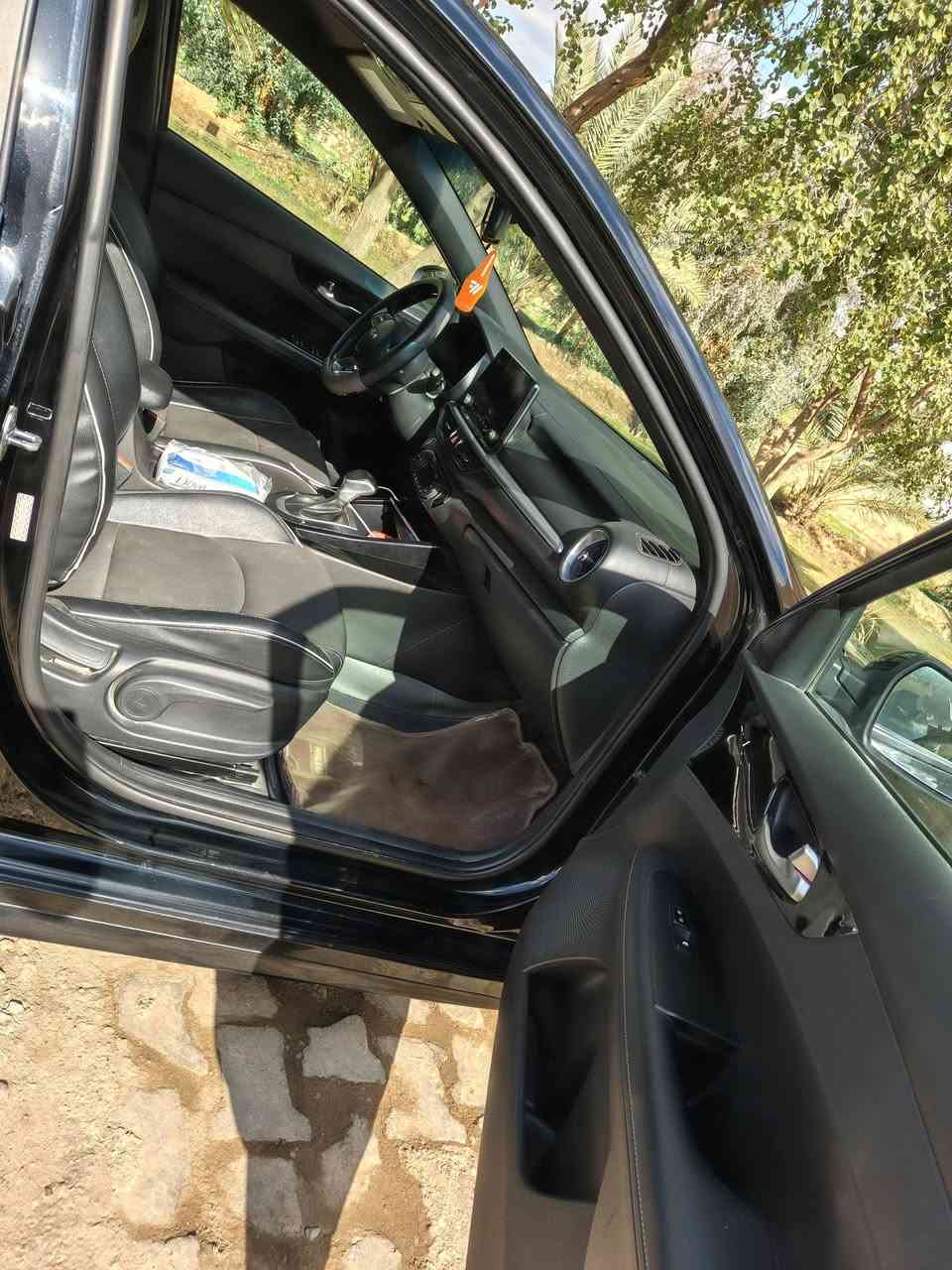 السلام عليكم سيارة فورتي 2022 للبيع سيارة جاهزة تخم تاير صدر امامي وخلفي كله جديد ماشيه 27 الف بيها قطعتين تبديل بنيد ودعامية اماميه للاستفسار ***********
