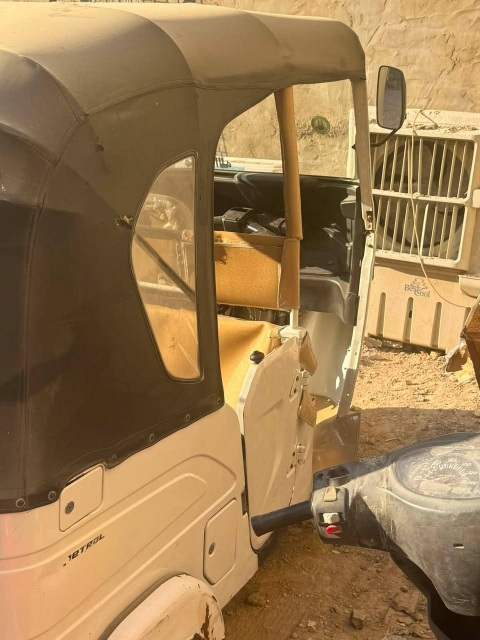 تكتك ٢٠٢١  للبيع واضحه بالتصوير تجي تشوف بعينك 
مرقمه عربي 
بدون اي حادث 
السعر ٨ ملايين وبيها مجال بسيط حك الجيه 
***********
