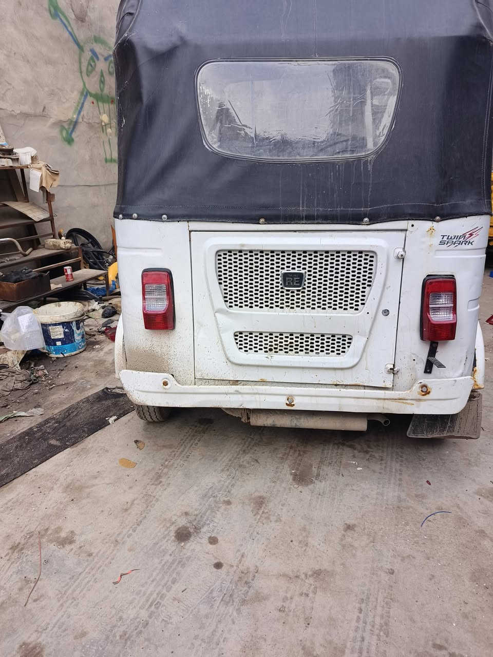 باجاج ٢١ رقم وسنوية بغداد
مكينه مكفولة تكتك حلوة وكاعدة بيها صفحة معمرة وشوي بلغد
مكانها جديدة الشط ورة البوابة مال الحسينية مال راشدية 
***********
