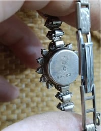 ساعة نسائية • سويسري • فضة ٢٨غ