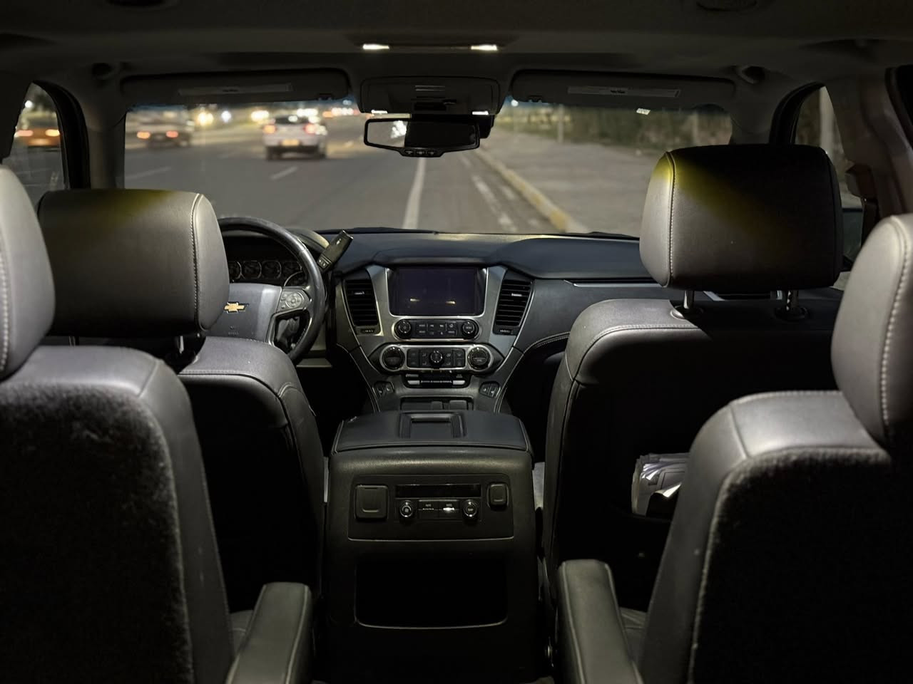 تاهو وارد امريكي موديل 2018 LT 1
دخولها للعراق كلين تايتل 
بالعراق صار بيه 3 مكانات تعديل بارد او 4 صغار 
جاملغ السكن شبر تقريبن وبين باب السكن وخلف السكن ايضاً بيه تعديل 
مكفوله من الصبغ والتبديل والجلج
مواصفات 
سلايت 
كشنات خزن وكهرباء وهيتر 
كشن vip 
صندوق جك 
محرك 5300 V مكفول مامفتوح 
گير دبل اكسل مامفتوح وبدون عيب 
رادار امامي وخلفي 
تحديد مسار 
وسلايد روف 
وباقي المواصفات المعروفة 
ماشية 132000 كم 
سعرها 340 ورقة وبيه مجال بسيط 
للاستفسار الاتصال 
***********
*********** 
#مكان_السيارة_كركوك
