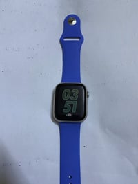 ساعه أبل واتش جيل 8 ذاكره 32 حجم 45  مع كامل ملحقات الأصليه سير وشاحنه...