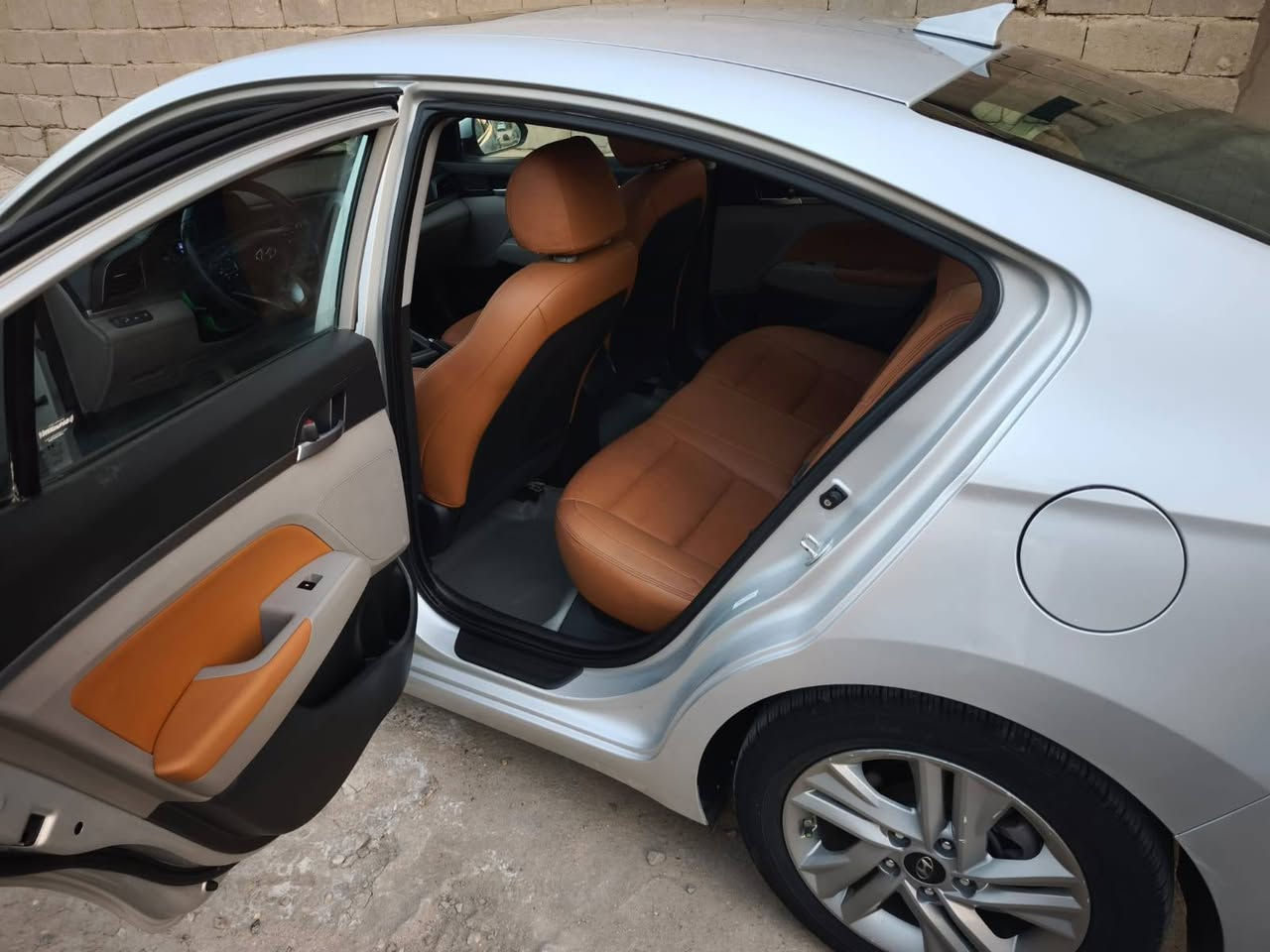 النترا موديل 2019 محرك دوش كير اي تي 
رقم ذي قار دولي  حره تحويل ثاني يوم
فول مواصفات السياراه 
بصمه 
الابواب بصمه 
ترحيب ذكي 
الصندوك بصمه 
ثلاث انظمة قيادة 
تدفئة كشنات اماميه 
شاشه الحجم الكبير بلادي كار بلي 
نظام نقطة عمياء 
فتحه سلايد
رادار امامي
رادار جانبي
 
نظام تحديد مسار
تثبيت سرعه 
تبريد قطعتين 
ماشيه ٦٥ الف ميل 
وارد امريكي طرف البنيد 
البنيد مصبوغ بس
لايتات زنون منضوه لكزز
شاشه قارئه الأعطال
السعر $140
الشراي يتصل وبخدمتة ***********
العنوان /البصره
