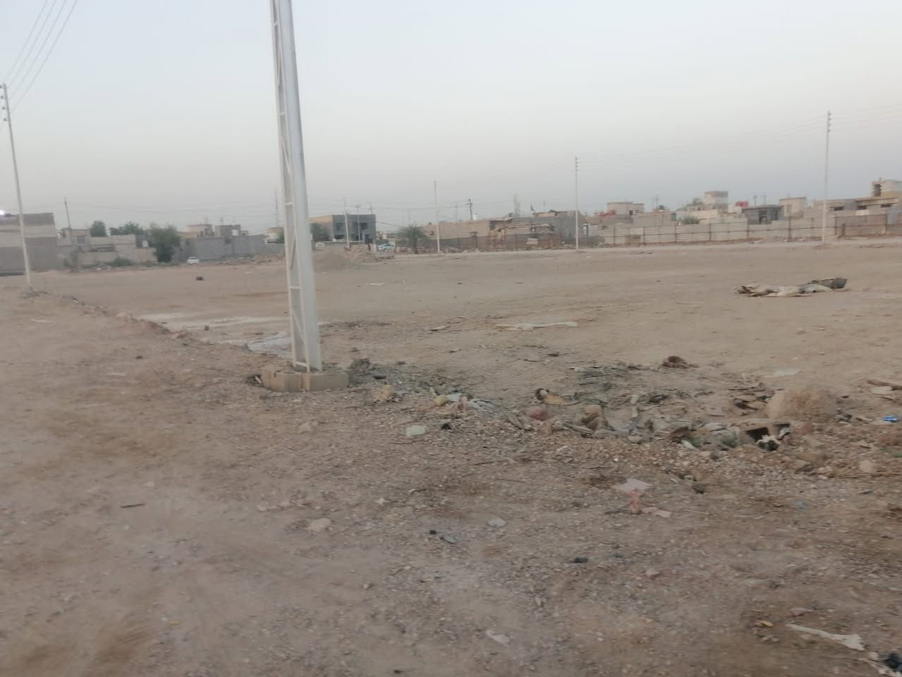 السلام عليكم قطع للبيع قرب سيد خضير مساحت القطع ميتين عل شارع العام يتوفر ماي كرهباء قرب صيدليت الودق***********
