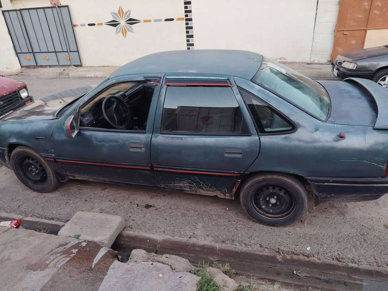اوبل فكترة موديل 93وما اندلو ابيعك مكفوله من كلشي  رجان بيع فقط وقسط ما ابيع سياره بدون صبغ وبدون ضربه وبدون خياس محرك كير شرط صدر جديد تخم تاير جديد كيج سرعه رون كيج حماوه كلها شغاله مخصص الماني حجم 18فول موصفات سقف سلايت وسنتر ‬‏ السعر 15ورقة وبيهة مجال 
مكاني كركوك الحويجة 
***********
