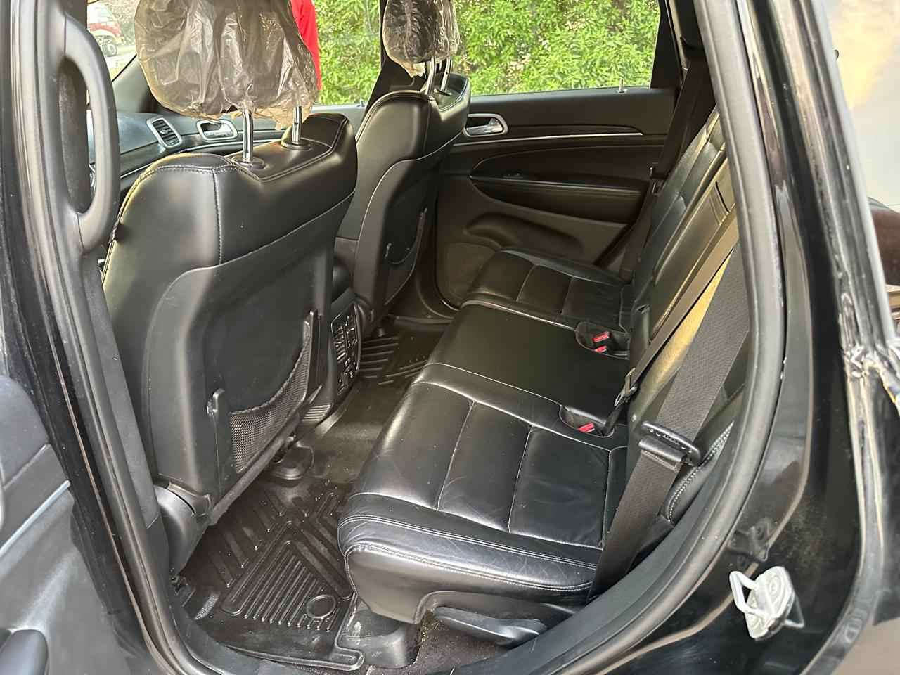 جيب كراند شيروكي  موديل 2018 ليمتد بيع او مراوس 
فول مواصفات بصمة 6 سلندر
المحرك : V6.  3.6L . 
المواصفات : 4x4• 
•  كاميرة . 
•  تشغيل عن بعد .
•  الصندوق الخلفيي كهربائي
•  حساسات خلفية  
•  تدفئة كشنات + ستيرن 
فتحة.  
شاشة كار بلي
ماوس فور ويل
•  مانع تصادم خلفي 
•  محدد سرعة .
. كشنات جلد 
•  نظام التشغيل والاطفاء الاوتوماتيكي .
•  نظام بريك اوتماتيكي.دمام خلفي
السعر 185 وبيها مجال 
السيارة مصبوغة احزام بدون دواخل تجي وتشوف بغداد, العراق


**إذا كنت صاحب هذا الإعلان وتريد حذفه لأي سبب، رجاءا أرسل رسالة إلى الدعم الفني**