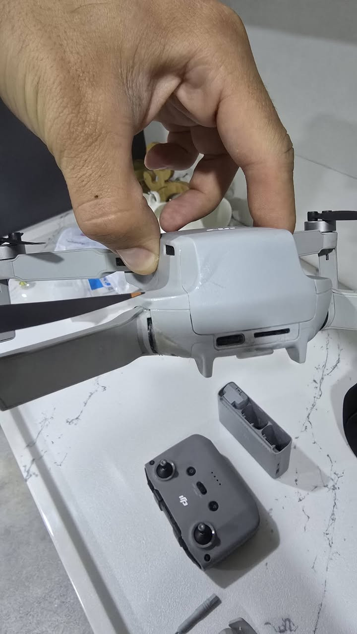 Dji. Mine 2s 
كما موضح بصورة الغراض 
السعر ٣٠٠ الف 

ملاحظة⛔️⛔️ الغراض كما موضح بصورة فقط⛔️⛔️.... الي يرد ***********...
