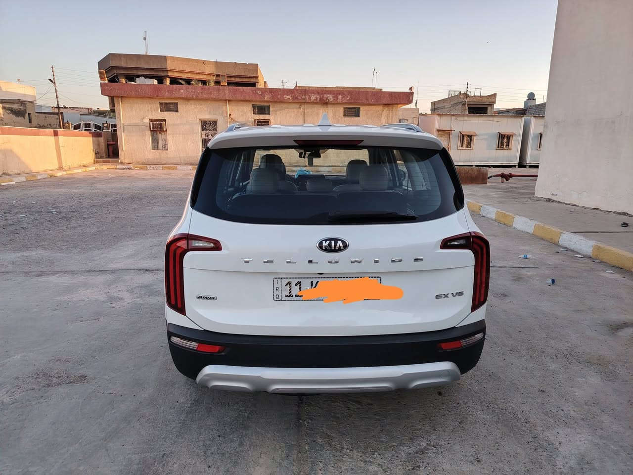 للبيع 
كيا تيلورايد خليجي 2020 EX  بغداد فول مواصفات مكفولة من التبديل والصبغ 

أهم المواصفات:

* محرك V6 سعة 3.8 لتر 
 * عداد السيارة 155 الف كيلو
* كير أوتوماتيك 8 سرعات
* دفع رباعي
* 8 ركاب
* جلد 
* تبريد وتدفئ للمقاعد الأمامية
* تشغيل ريموت
* شاشة كبيرة مع Apple CarPlay و Android Auto
* شاحن لاسلكي
* كاميرا خلفية 
* ⁠وحساسات امامي خلفي
* تكييف ثلاث قطع
* فتحة سقف
* باب خلفي كهربائي
* كراسي كهرباء مع 
* مثبت سرعة ذكي
* المحافظة على المسار
السعر 250 ورقه 
الاتصال ***********
المكان صلاح الدين قضاء بلد
