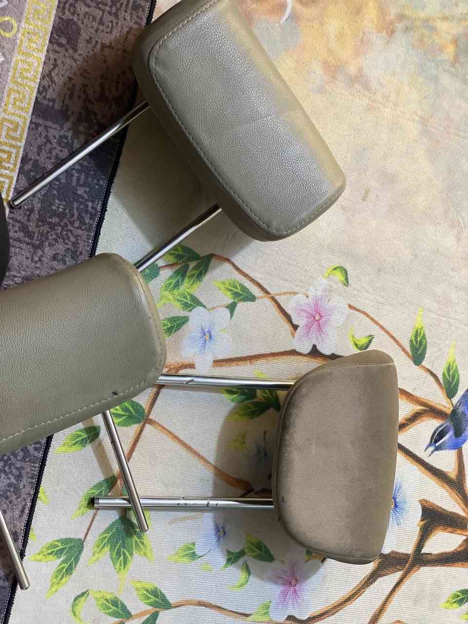 سلام عليكم تكيات البيع سعره ٥٠قفل ***********
