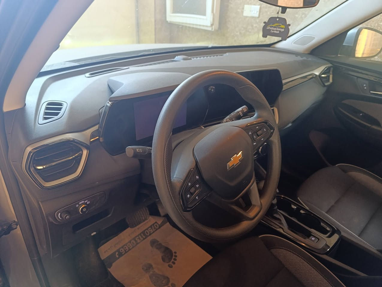 للبيع 
سيارة بحالة الشركة 
معلومات السيارة هي كالاتي .

شوفرليت موديل 2025 
نوع ترايل بلايزر ستيشن تيربو
فر ويل رياضية محرك اقتصادي . بخاخ .
3.6  V.6  21T . 2025
قاطع . 5.300 ميل
لون ذهبي نفطي .
فيها ثلاث قطع تصليح عالبارد صغيرة جدا مصلح وجاهز .
.
رقم مميز أربيل .
السعر بالدولار الامريكي 18.000 $
فيها مجال شيء بسيط بعد المعاينة والفحص .
التواصل على رقم هاتف المالك . حجي زياد 
***********
