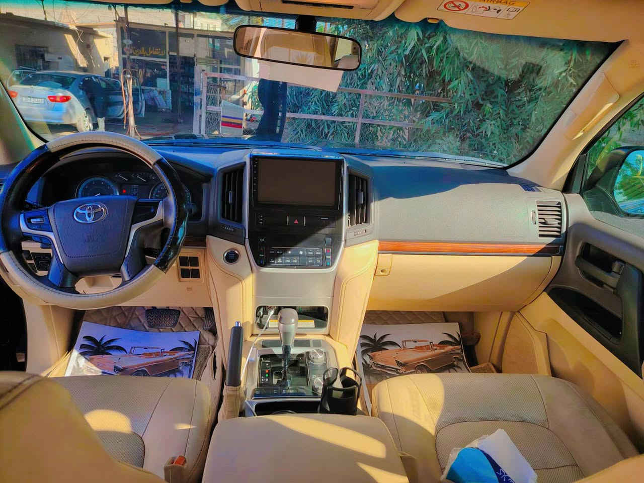 السلام عليكم 
للبيع لاندكروز Gxr بريم DVDلون اسود محرك 6 سلندر 
موديل 2017  رقم بغداد الدولي سنوية وهزة جديدة سيارة  بيها بارد قليل والسونار موضح مع الصور
العداد 160 الف قابل للزيادة
كير ومحرك وصدر مكفول
 تخم تاير جديد 
المواصفات 
1.ايرباك 8
2.كشنات جلد كهرباء
3.داخل بيجي 
4.شاشات عدد 2
5.حساسات امامية خلفية
6.لايتات زنون
7.ماوس تحكمات 
السعر 445 وبيها مجال بسيط

 للاستفسار الاتصال على الرقم  ***********
