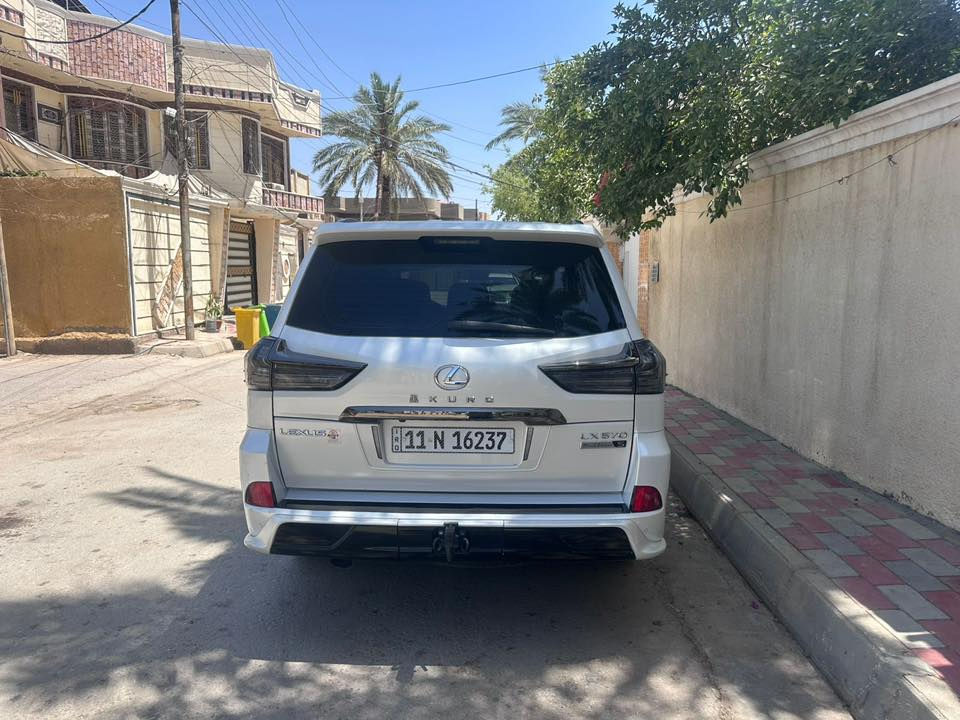 فول موصفات كفاله سياره من كلشي وعليه تغليف درجه اول 33 ورقه سياره جديده بمعنى كلمه وجاهزه من كلشي 
رقم بغداد باسمنه 
ماشيه 61 كيلو متر 
سعر 8شدات  وبيه مجال قليل جدا مكان السياره كربلاء طويريج ***********
