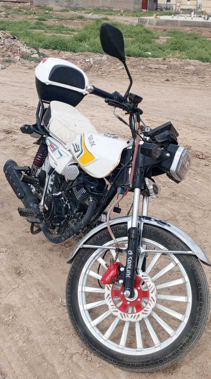 سلام عليكم دراجه سيفان 2025 للبيع مكينه 200 مكاني بغداد الشعب السعر اتصل ***********1
