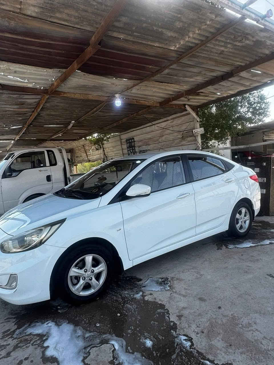 السلام عليكم اكسنت موديل 2013 محرك 1600 السيارة تبريد ثلج تحكمات ستيرين بيها فقط  باب السايق وخلف السايق تكحيل وبارد
السعر 107 ***********
