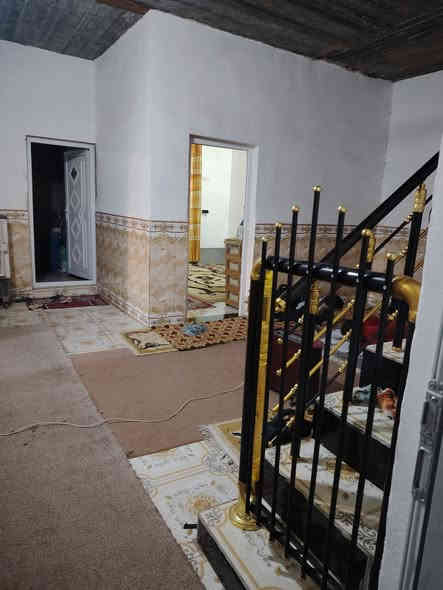 سلام عليكم ورحمة وبركاته 
للببع بيت منطقه دارالسلام قبل دخوليه العلم
 بناء جديد
مساحه الكلي 300 متر 
البناء 
كلدور 
استغبال 6×4
غرفتين 4×4
صاله 6×4
مطبخ 4×4
سويت حصيات داخل وخارج
حديقه وكراج 
اساله ماء تبليط بلديه كامل خدمات
السعر 33 بي مجال
رقم الهاتف ***********
