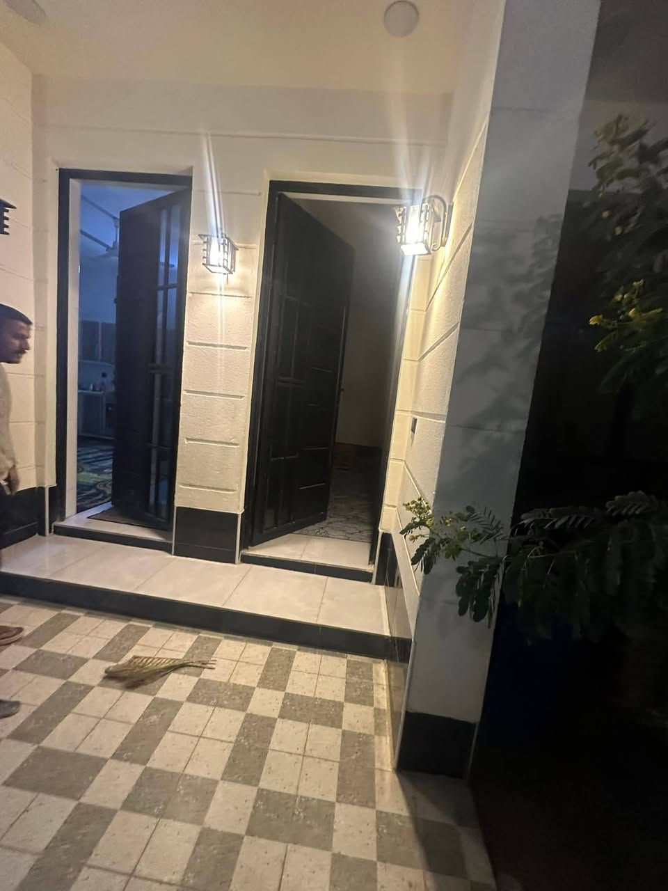 دار للــــــبـيــع
المســــاحة200م طـابــو  صرف 

العنــــوان  المحاويل  // حصن جعفر بناء خارطهً اماراتي

  الــتـــفـــــاصـيــــل  

الــواجـهـــة : 10×20م

تبليط وماء وكهرباء واناره 

السعر المطلوب 150 وقابل للتفاوض       

((للاستفســار.

***********
