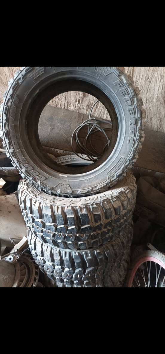 السلام عليكم عدي ذني التايرات للبيع عدد 4 تخم وحجم الويل الي يكعدن عليه 20 والسعر 250 وهاذة رقم راعييهن ***********
