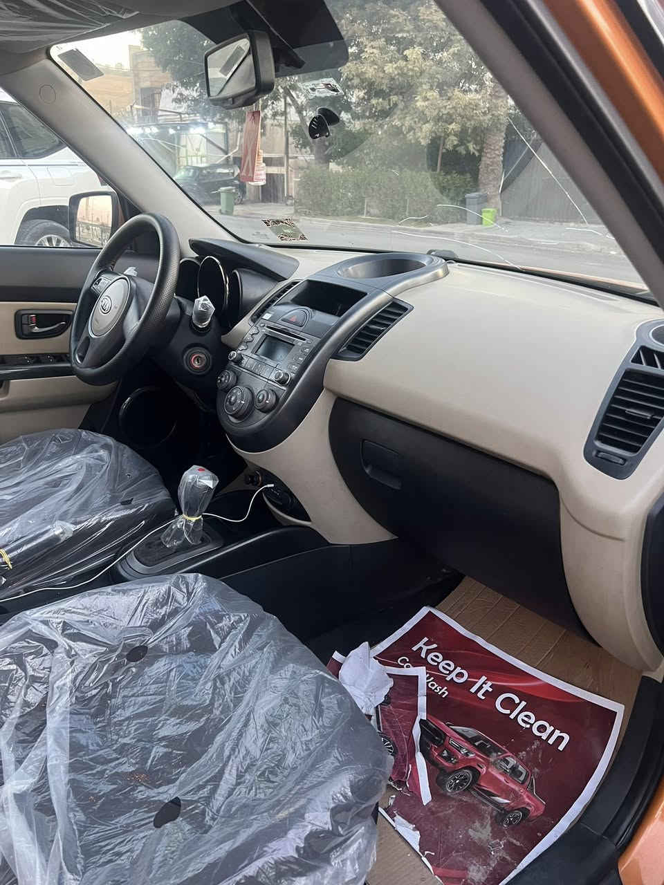 السلام عليكم كيا صول 2011 خليجي الشركة الدوليه فول عده البصمه مكفوله من الصبغ عده بارد بسيط ماشيه 96 الف السياره جديده وجاهزه من كل النواحي محرك 1600 دوش مكاني بغداد رقم بغداد باسمي السعر 105 وبيها مجال بسيط ان شاء الله  ***********
