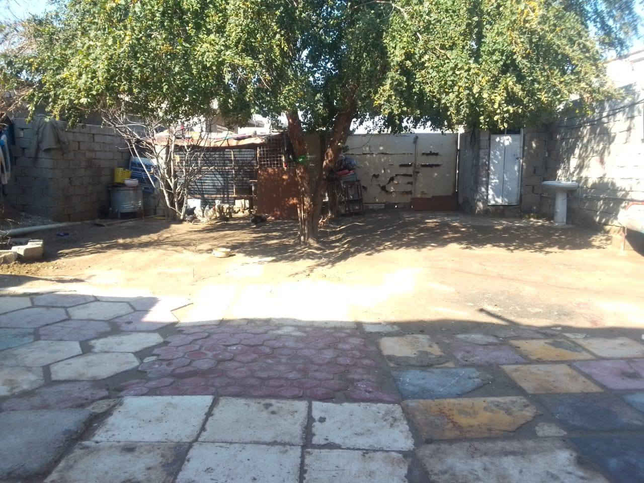 السلام عليكم  دار مساحه 300متر بناء 100 غرفتين ومطبخ وحمام وصاله  مكان الحله ابو غرق نوع العقار دار زراعي ابو غرق حي البتول سعر35وبي مجال رقم الهاتف الاتصال *********** عله هاذ رقم
