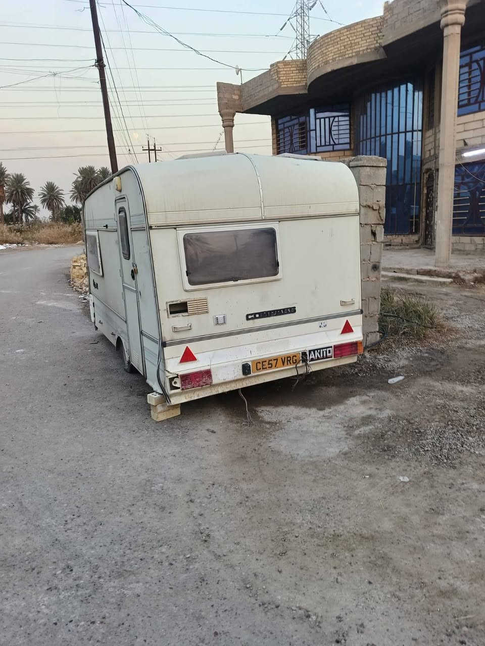 كرفان اوربي للبيع
٤ متر نظافة متوسطة 
منفيس اصولي 
مكانه بغداد عرب جبور
السعر ١٤ ورقة و مجالة بسيط 
*********** واتساب

