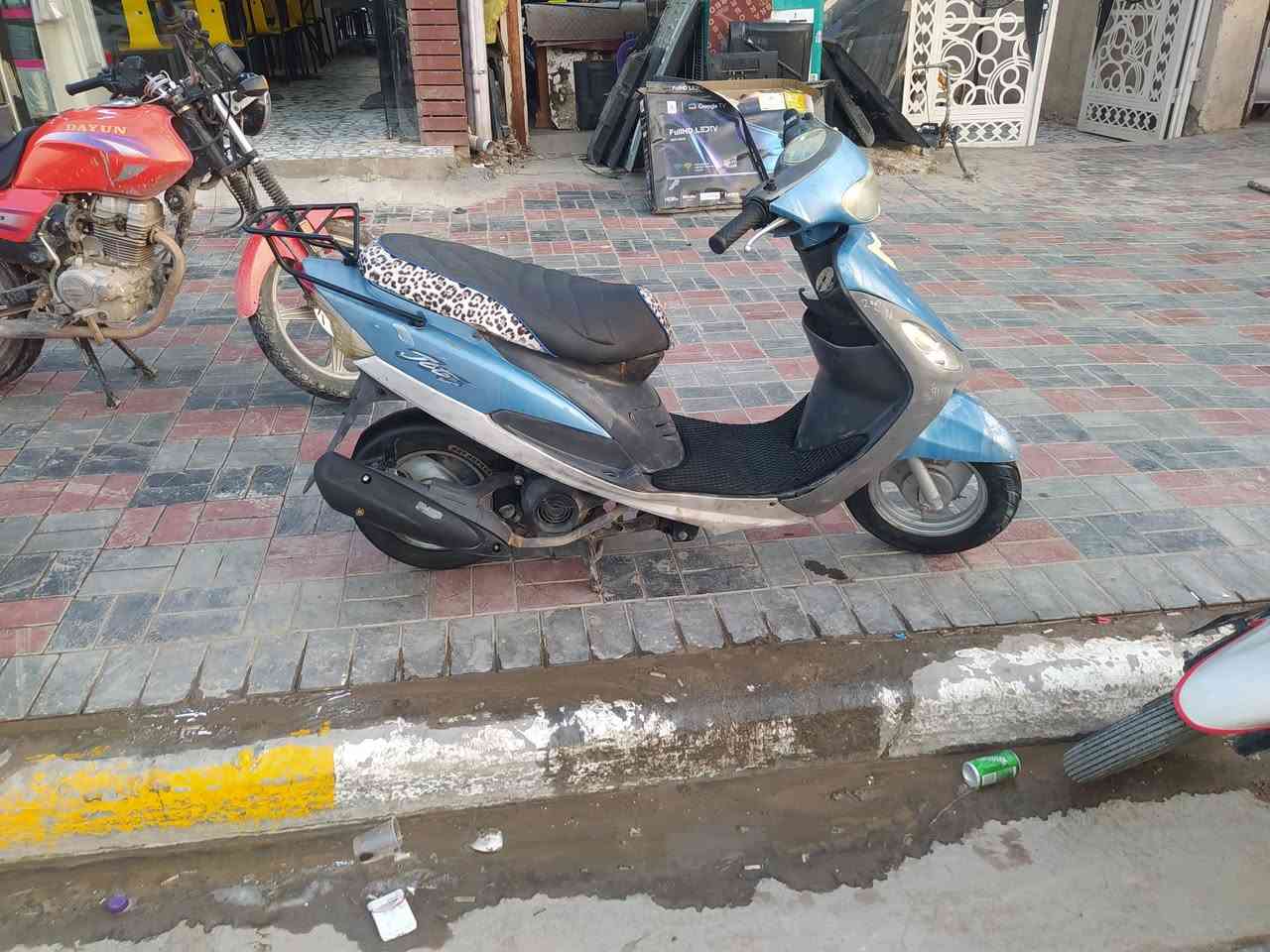 سلام عليكم ورحمه دراجه لبيع مبدله بيه قايش جديد او بستم او ولفات جدد سعر 650 او بيه مجال   قفل مكاني كربلاء طوريج  رقم ***********
