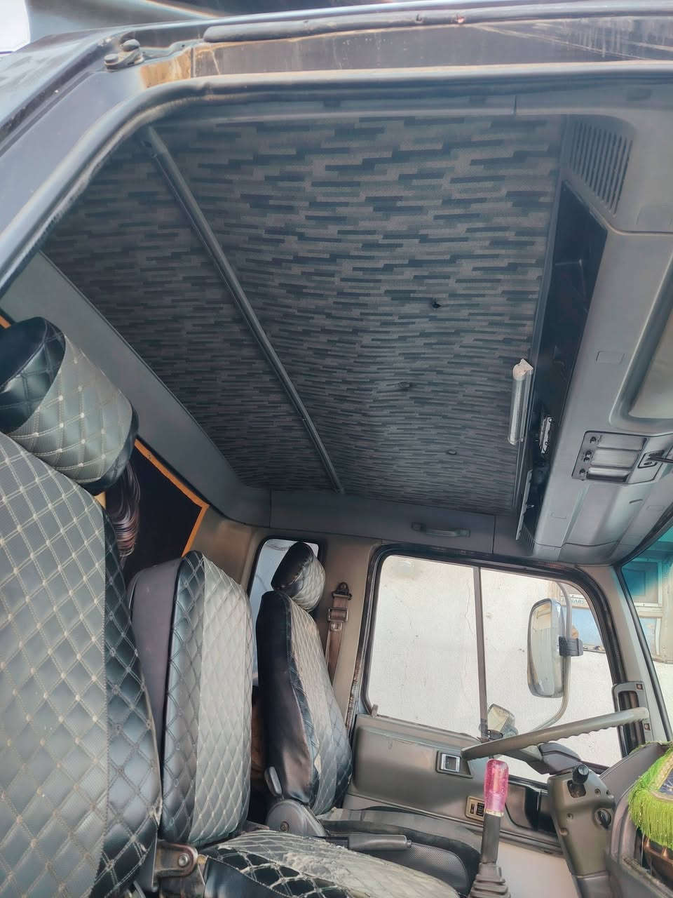 السلام عليكم هينو طيره سته وربع بلاد رقم قادسيه مكينه  70سوبر  سياره جديده حداديه فول مكان المشخاب موبايل ***********
