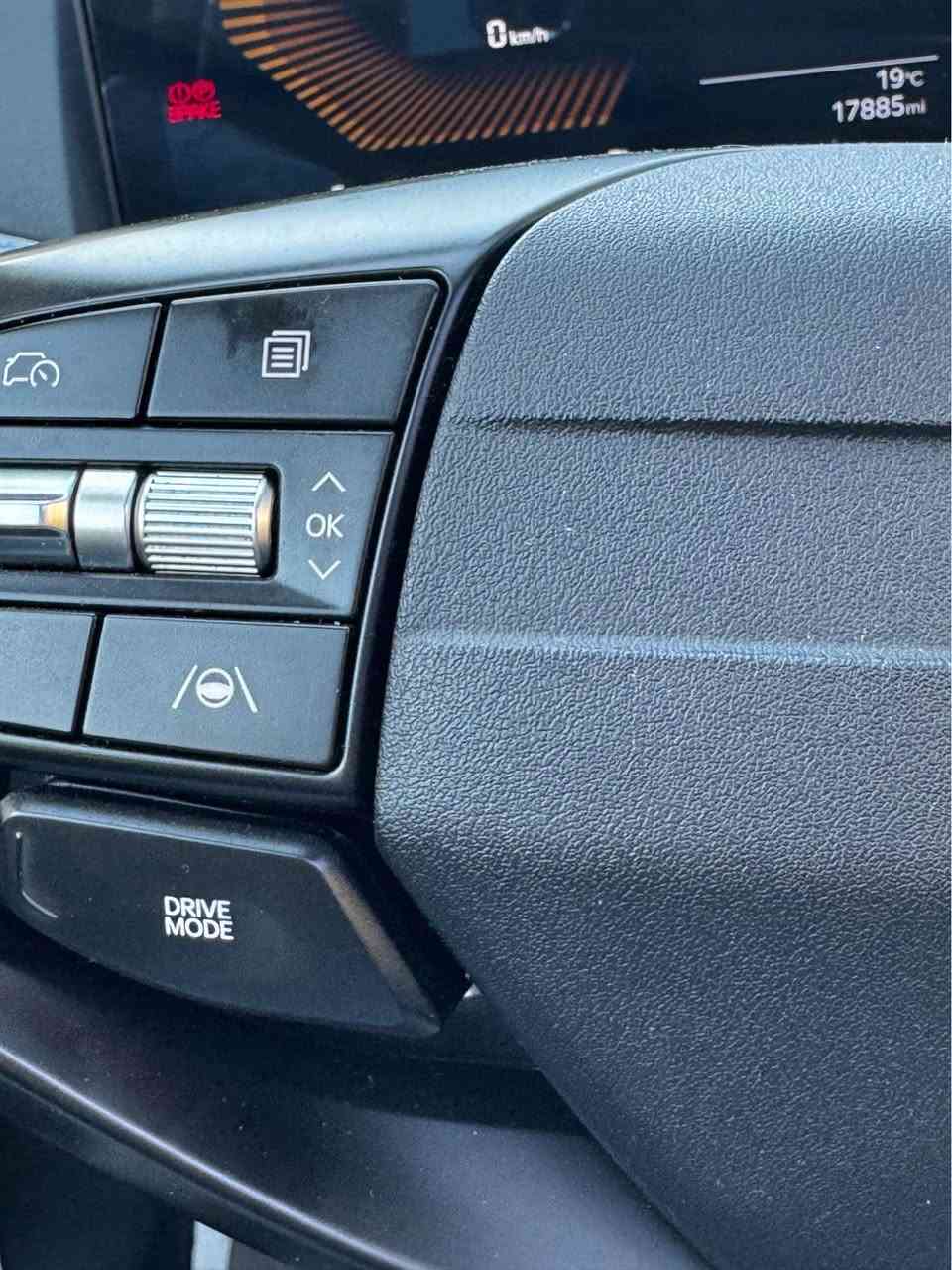 كيا كي 4 موديل ٢٠٢٥ كلين بدون اي ضرر فقط براغي المكينه مفتوحه 
مكينه ٢٠٠٠ دوش بنزين 
فول بنوراما 
بصمه 
تشغيل عن بعد 
صندوق كهرباء 
رادارات من كل جهة 
جلد 
تدفئه كراسي واستيرن 
ااسياره جديده ماشيه ١٧ الف ميل فقط 
مرقم بغداد الجديد 
شاشه متصله 
وبعد بيه مواصفات 
السعر ١٩٠ ورقه 
الكراده شارع ٦٢ 
***********
*********** بغداد, العراق
