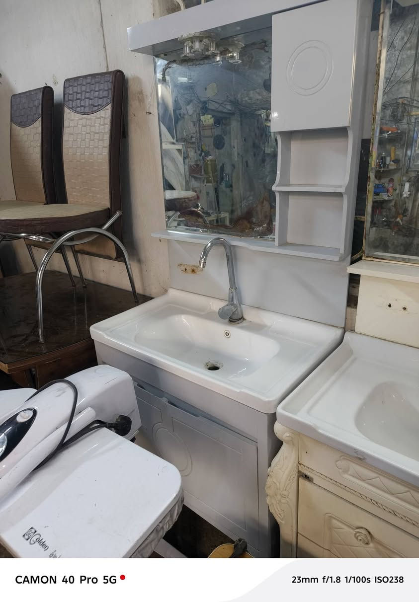 متوفرات داخل المزاد 
عنوان المزاد بهرز شارع ٧ نيسان
*********** واتساب او اتصال
