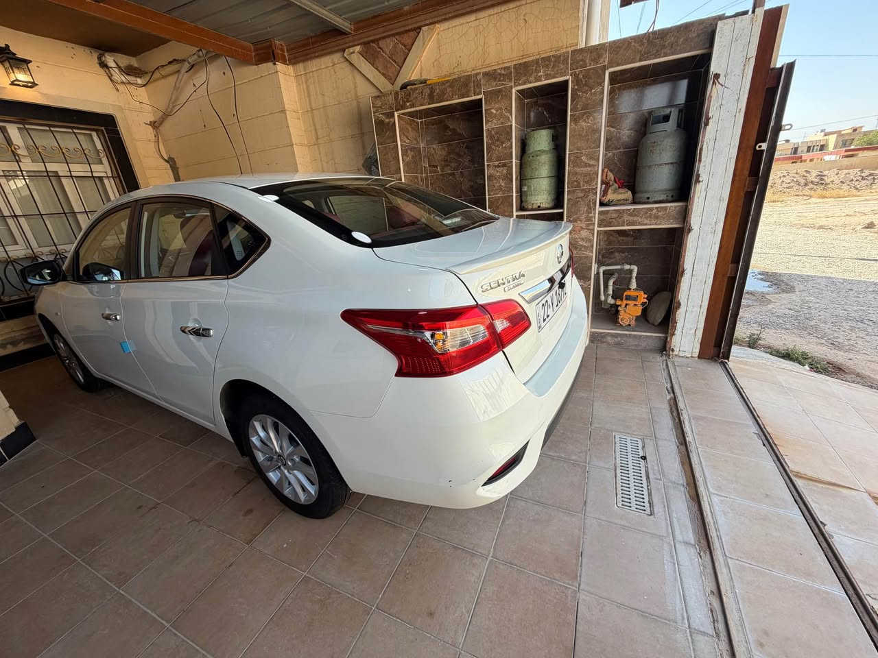 السلام عليكم 
نيسان سنترا 
موديل : 2025 
ماشية : 14 KM
المواصفات  
شاشة 
كاميرا 
تحكم ستيرن 
قطعتين تبريد 
ويل كب كروم  
يدات نيكل 
لون الداخل احمر 
(رقم اربيل) 
السعر : 128$ وبيها مجال بسيط
العنوان : تكريت حي القادسية 
للاستفسار 
 
 *********** تكريت, صلاح الدين
