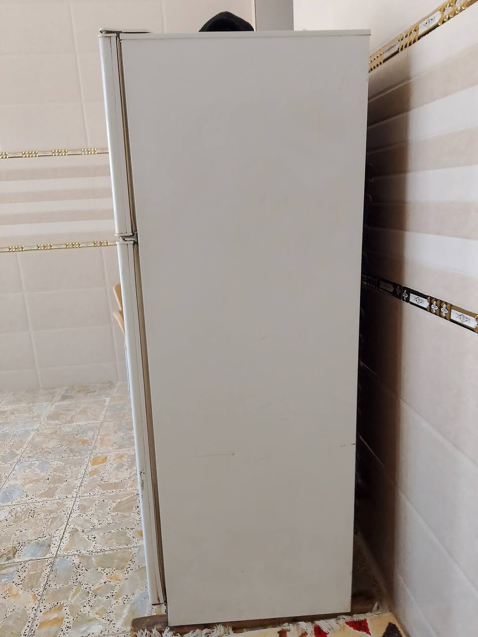 سلام عليكم ثلاجه وطباخ للبيع نضيفات شرط الفحص وشغل للاستفسار الاتصال علي رقم ***********.
