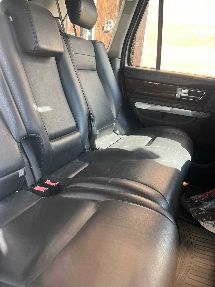 السلام عليكم للبيع رانج موديل 2012 بغداد السنوية مجددة الى سنة 2027 السيارة بيها كازكيت كايم بيها وبيها صبغ بنيد وصبغ قليل جاملغ خلف السايق قمارة بيها جراد كلير غرفة نظيفه كهريائيات شغالة السعر125الف دولار وبيه مجال مكان السيارة بغداد اخوان مكلف بلنشر راسل صاحبها وافتهم التفاصيل ***********
***********  الشراي يتصل وبلخدمة بغداد, العراق
