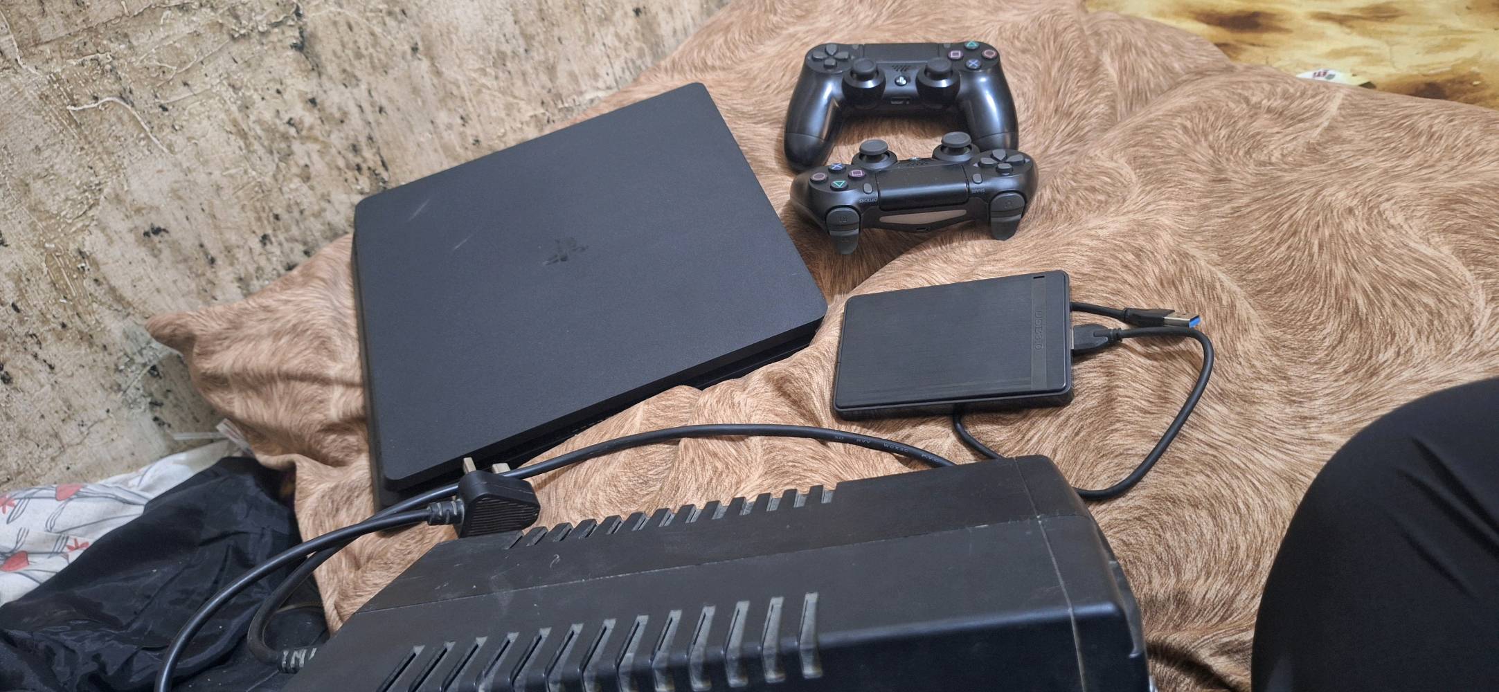 بلاي فور سلم مهكر البيع النضام 11:00 جهاز كلشي حلو جهاز ما مفتوح عنوان كربلا
المساحه واحد تيره رقمي *********** جوستك اصليه وواحده وعاديه ويا يوبيس 850