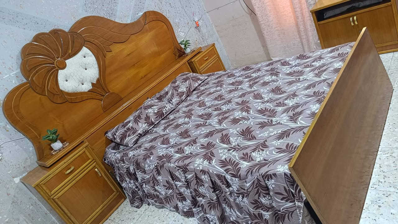 غرفه تسكام صاج داخل وخارج ام السته طابقين ظهر جرجوبه نظيفة كلش سقف وقاعده بلوك مكاني محاويل للاتصال ع الرقم ***********
