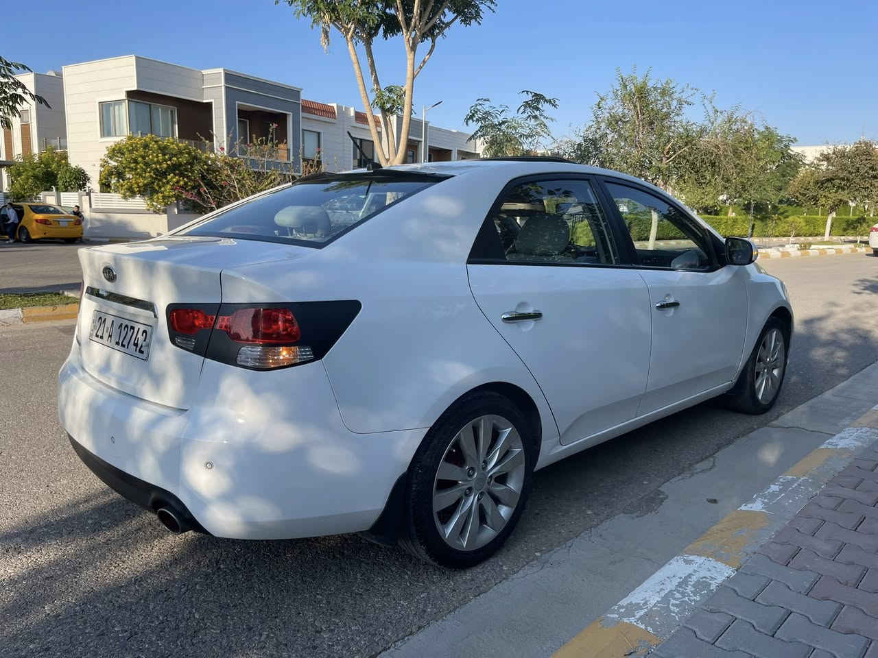 كيا سيراتو موديل 2012
فول مواصفات خليجي فتحه سقف سلايد
 واشاير بلمري ، داخل بيجي واسود
شفتات تحكم الكير، 6 نمر الكير
شاشه ايباد كامره خلفيه
تبريد تدفئه شغال 
رقم سليمانيه شمالي جديد باسمي شرط التحويل
سنويه 2027جديده
السياره نضيفه فول مابيها اي نقص 
كير محرك بشرط مكينه 16دوش ممفتوحه 

ضررها فقط بارد بدون صبغ السياره 
بيها ملاحضات صغيره تكحيل ودوسه ممحسوب ع ضرر …
السعر 118$ وبيها مجال بسيط …الموشراي ليجي 
السياره مال بيت اكرر مو مال معرض وبيع وشراء
الموقع ديالى خانقين لتواصل اتصال ع رقم
***********
