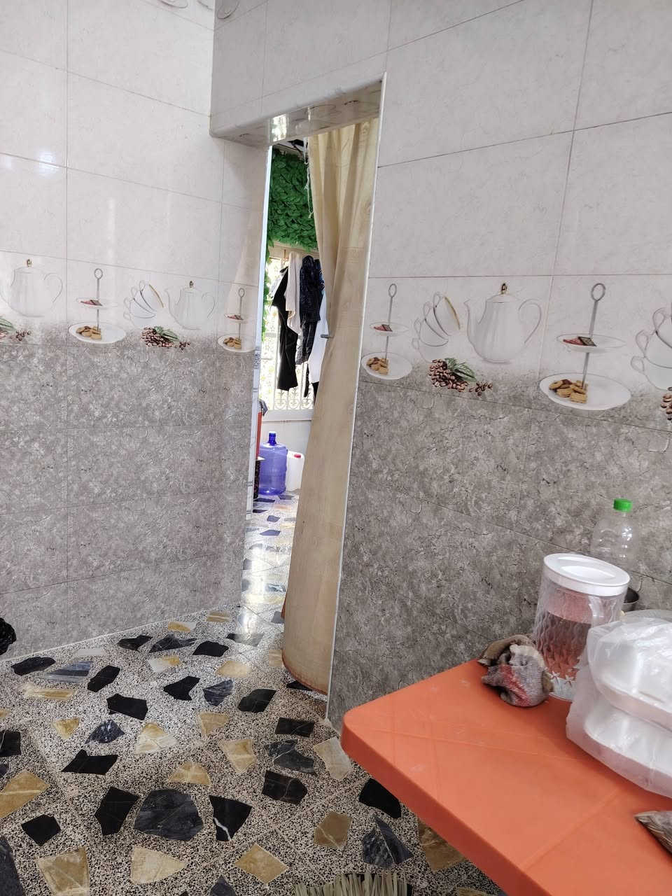 بيت للبيع
المساحه 100(10×10)
طابو زراعي سند 25
الموقع كوفه براكيه شارع لمعمل
مقابل مدرسه الشهيد علي الرماحي
بيت يحتوي علئ غرفه وصاله ومطبخ واستقبال وصحيات داخليه وخارجيه  والبيت قريب علئ شارع العام
الاستفسار ***********
