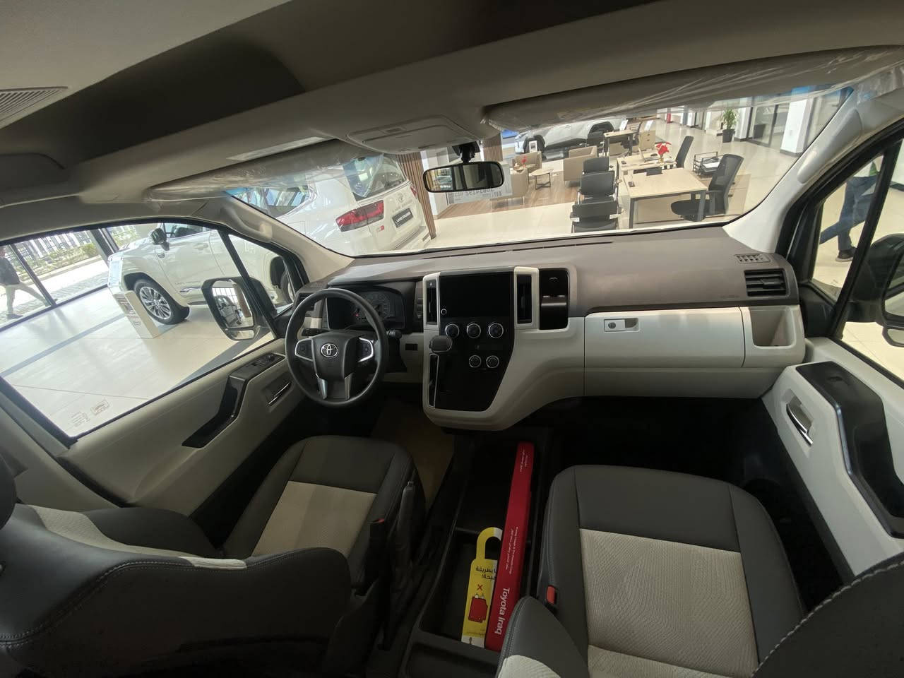 تويوتا هايس ٢٥ زيرو مماشية للبيع
كير اوتماتيك٦ سرعات
٣.٥ ستة سلندر
باب كهرباء 
مقاعد قماش جلد
مقود كهربائي

مكان السيارة
واسط - الكوت فلكة العماره
للاستفسار عن السيارة الاتصال على الرقم التالي 
***********
