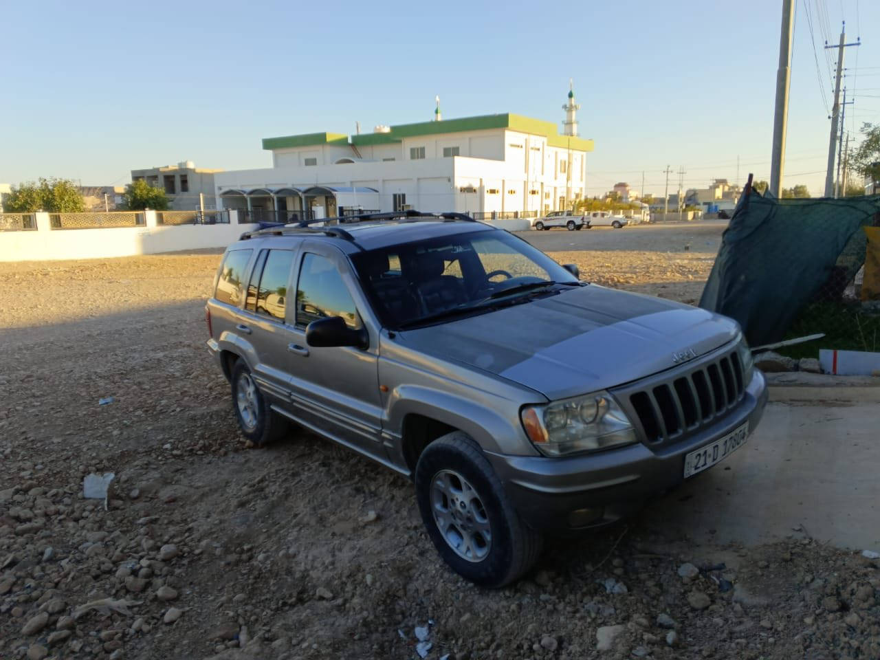 سيار جيب مكفول من حادث بي قطعتين كلير محرك كير  جديد شاد موديل ٢٠٠١سنوي جديد رقم جديد سعر٦٣وبي مجال رقم تلفون امروس اروس ***********
